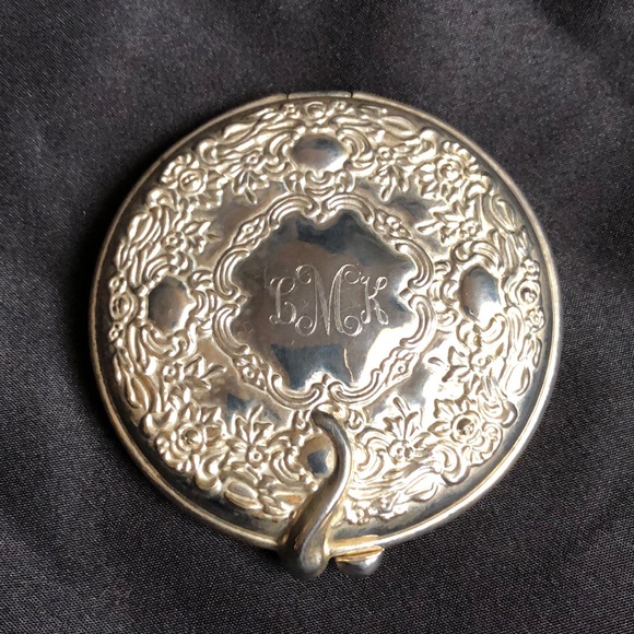 Silverplate Repousse Compact Mirror - Picture 12 of 12